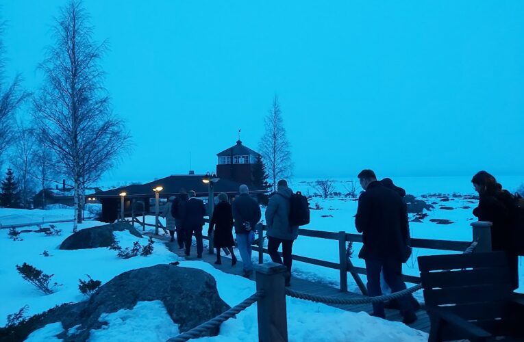 Energy Weekin osallistujia vierailulla Mustasaaressa – Deltagare på Energy Week på besök i Korsholm