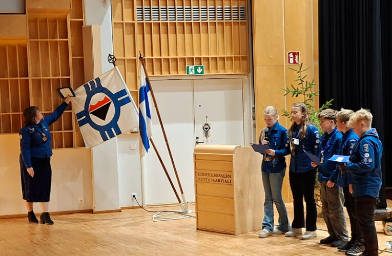 Ahjopartio vietti 50-vuotisjuhlaa – Ahjoscouterna firade sina 50 år