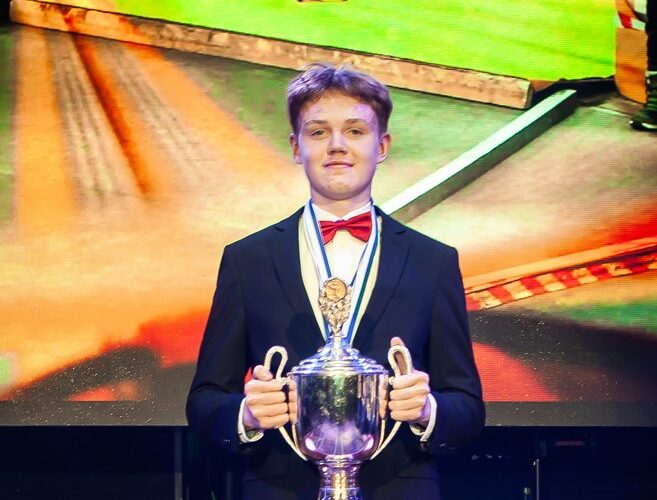 Nuori mestari Mustasaaresta: Kristian Ullakko – En ung mästare från Korsholm: Kristian Ullakko