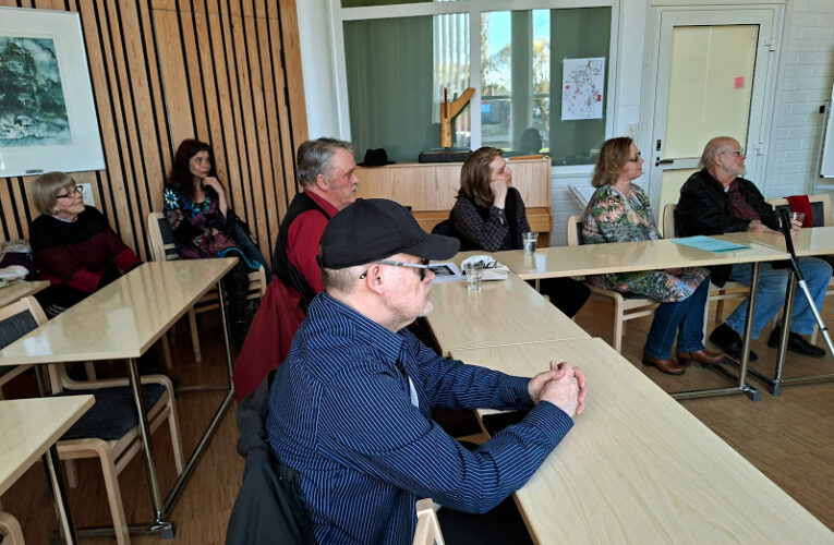 Maailman ensimmäinen Runoversumi – Världens första Diktversum