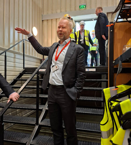 Hitachin jätti-investointi Mustasaareen – Hitachis jätteinvestering i Korsholm